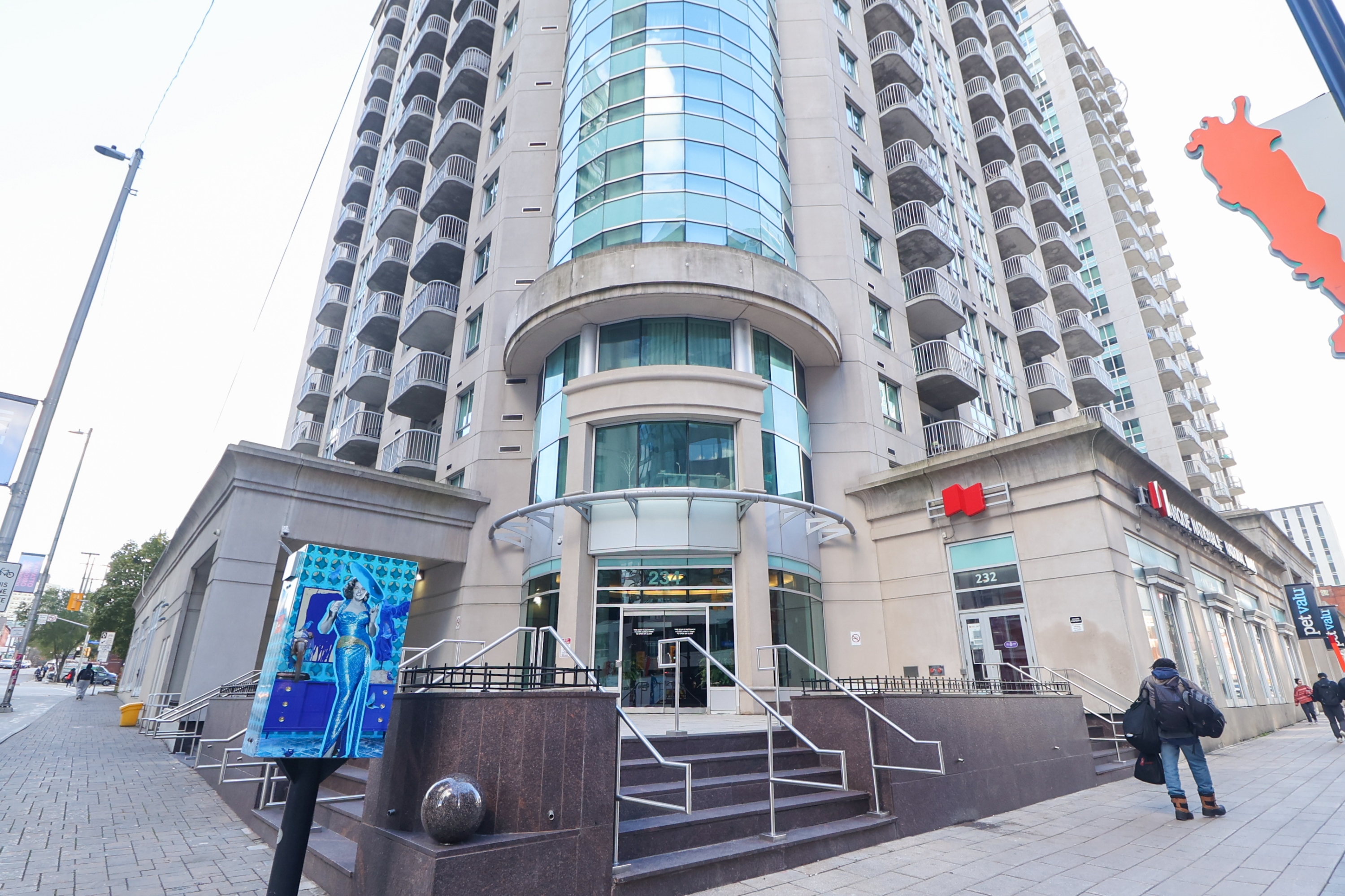 242 Rideau Street - 2102