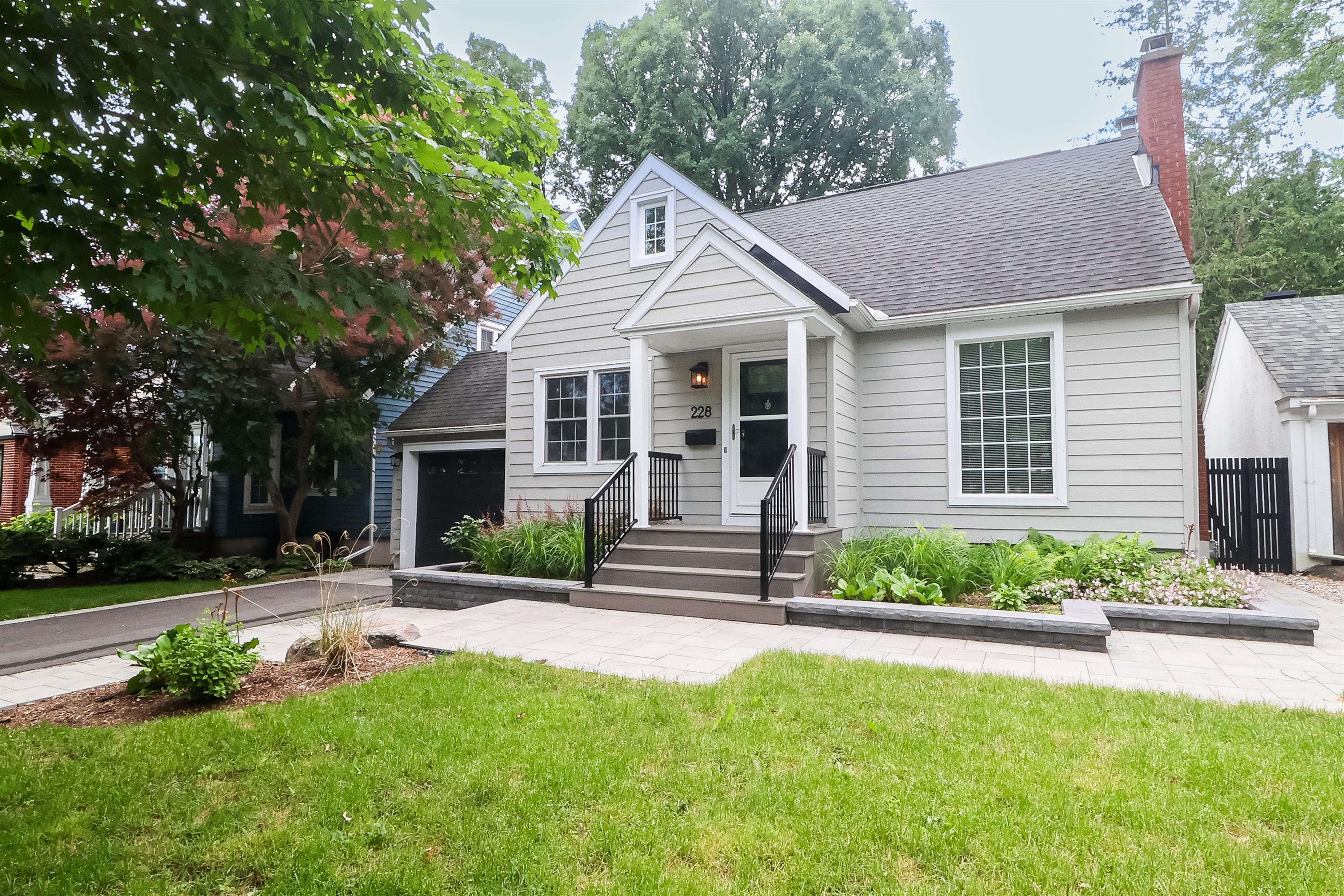 228 Greensway