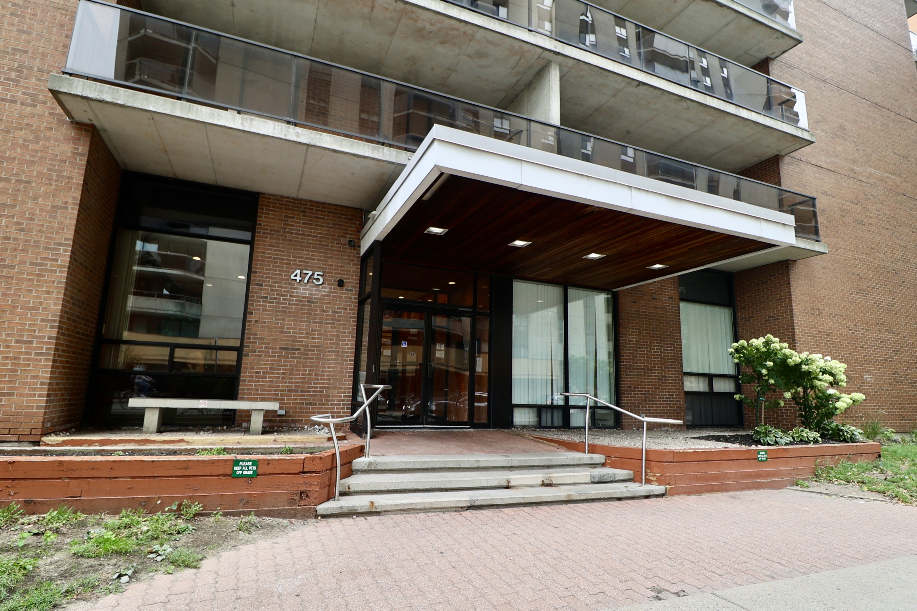 475 Laurier